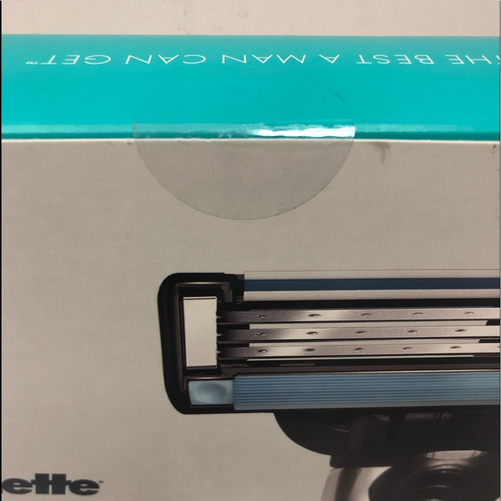 Gillette Mach3 Razor Gift Pack - Picture 3 of 3